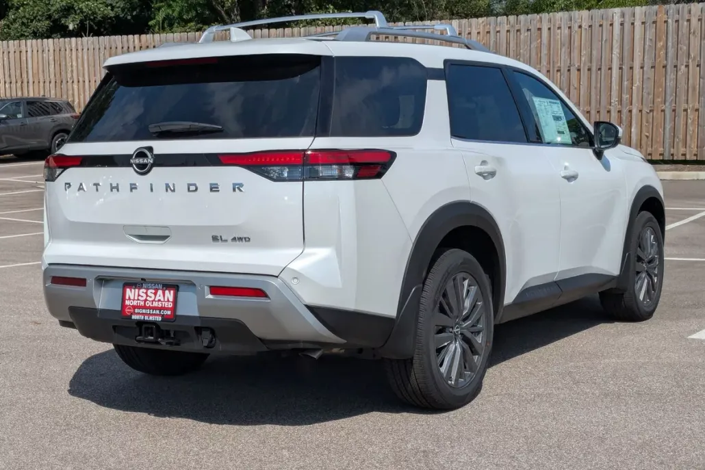 2025 Nissan Pathfinder SL photo 1