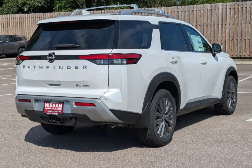 2025 Nissan Pathfinder SL photo 1