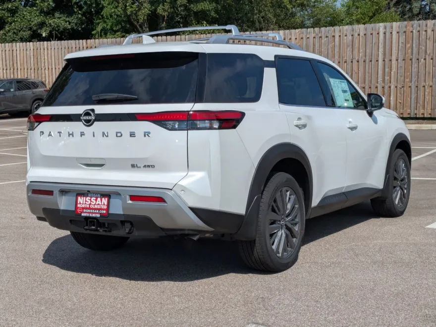 2025 Nissan Pathfinder SL photo 1