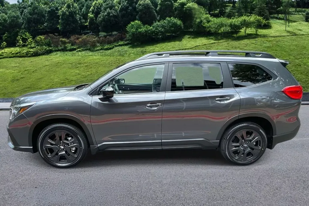 2025 Subaru Ascent Onyx Edition Touring photo 1