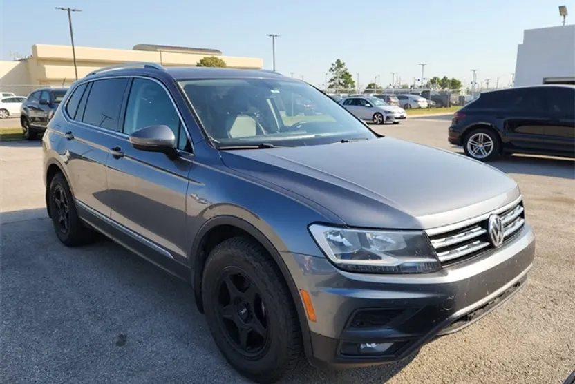 2019 Volkswagen Tiguan SEL photo 1