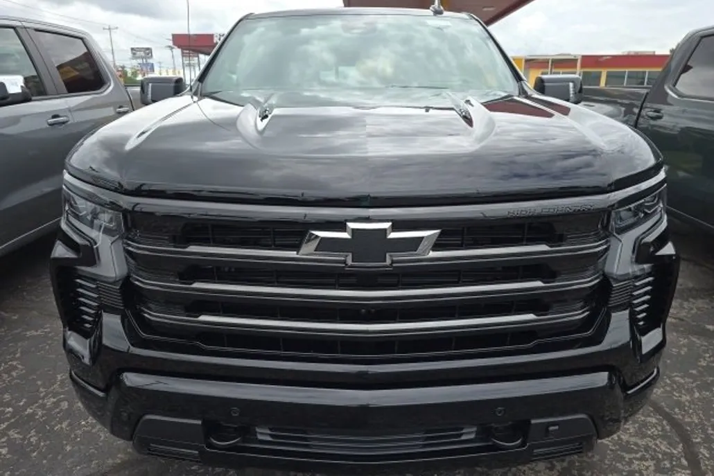 2025 Chevrolet Silverado 1500 High Country photo 1