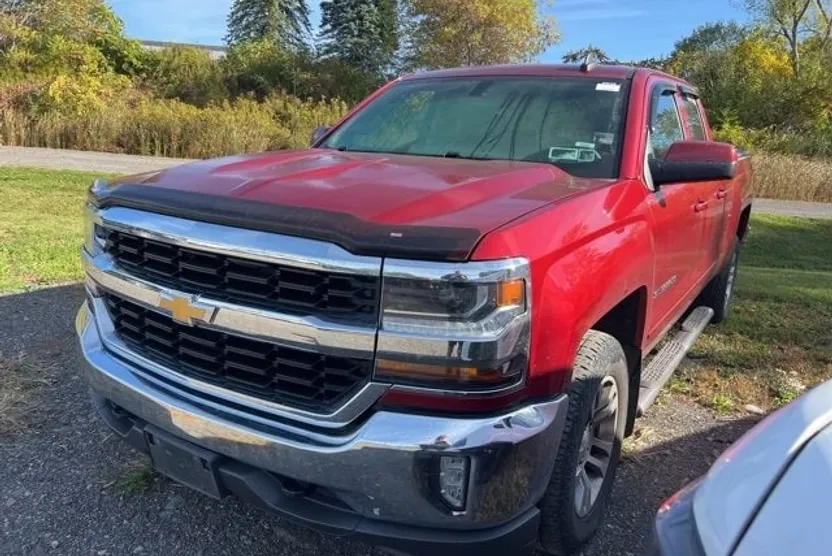 2019 Chevrolet Silverado LT photo 1