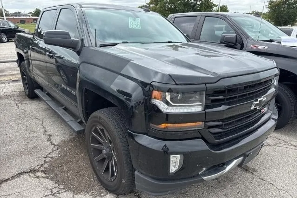 2018 Chevrolet Silverado 1500 LT photo 1
