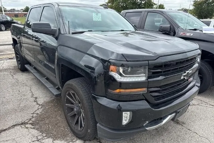 2018 Chevrolet Silverado 1500 LT photo 1