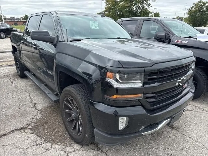 2018 Chevrolet Silverado 1500 LT photo 1