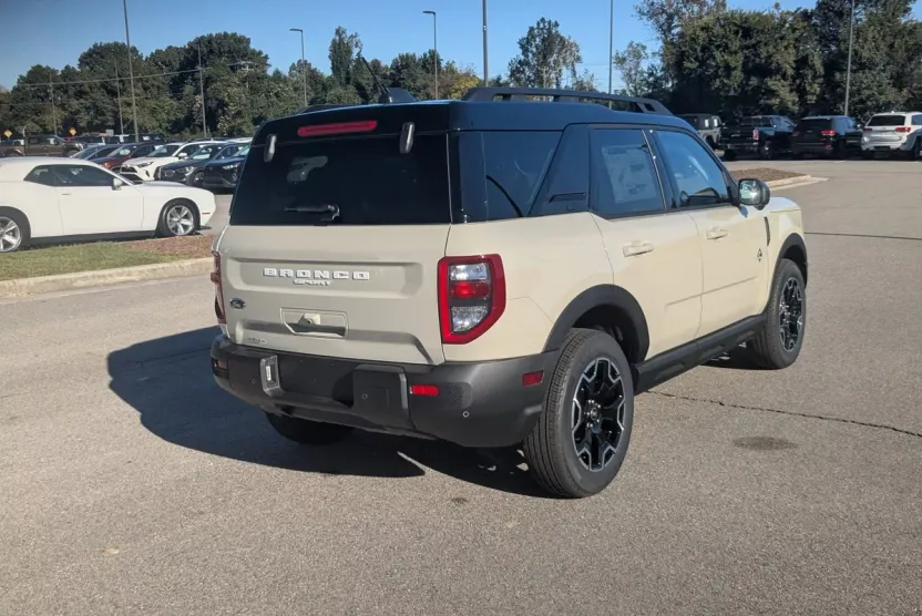 2025 Ford Bronco Sport Outer Banks photo 1