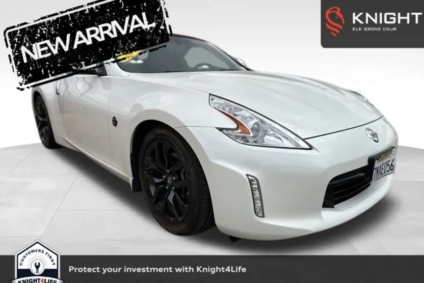 2015 Nissan 370Z Touring photo 1