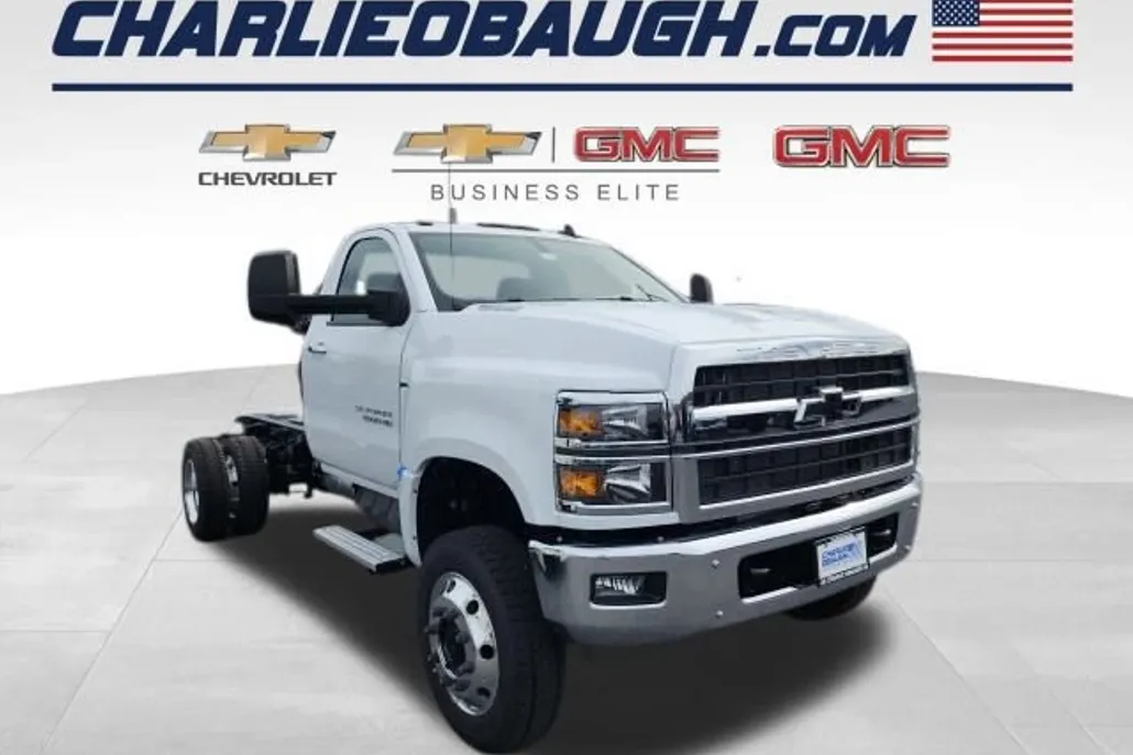2024 Chevrolet Silverado 6500HD LT photo 1