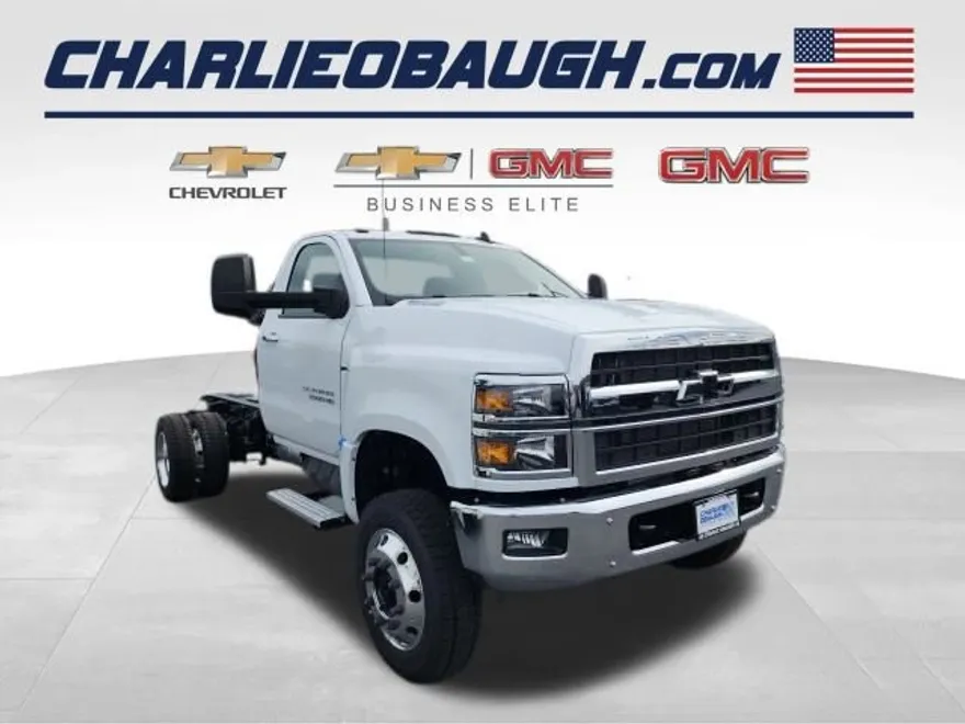 2024 Chevrolet Silverado 6500HD LT photo 1