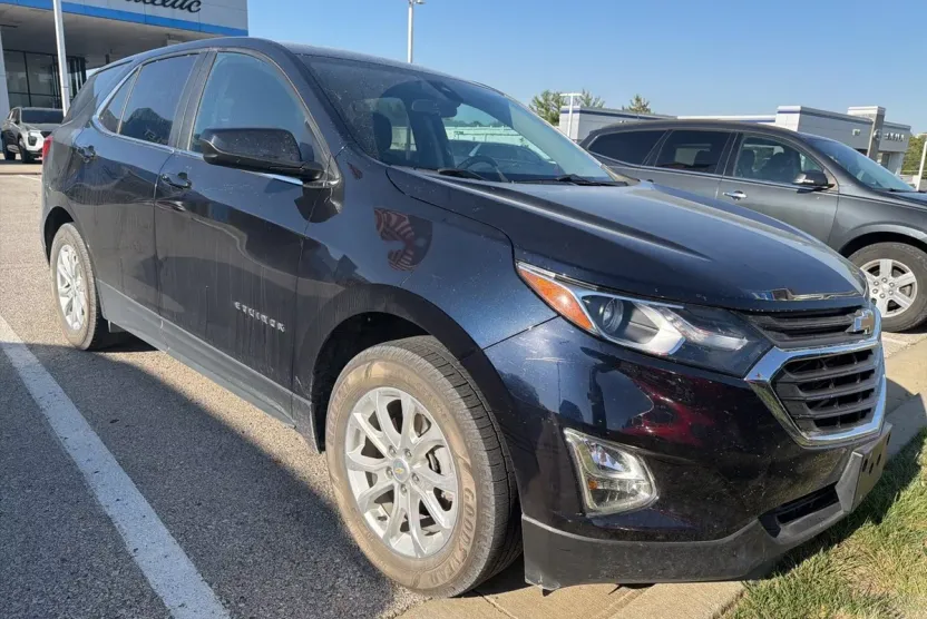 2021 Chevrolet Equinox LT photo 1