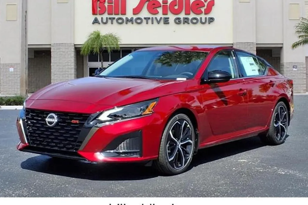 2025 Nissan Altima SR photo 1