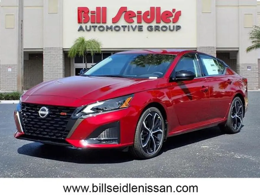 2025 Nissan Altima SR photo 1