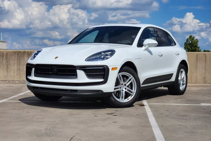 2025 Porsche Macan T photo 1