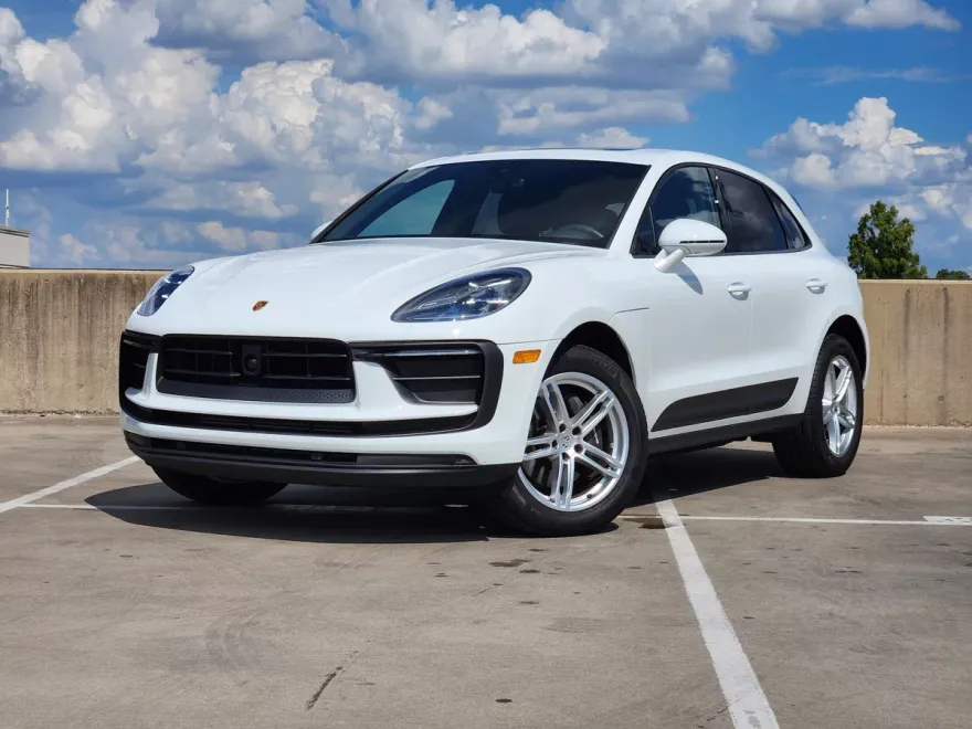 2025 Porsche Macan T photo 1