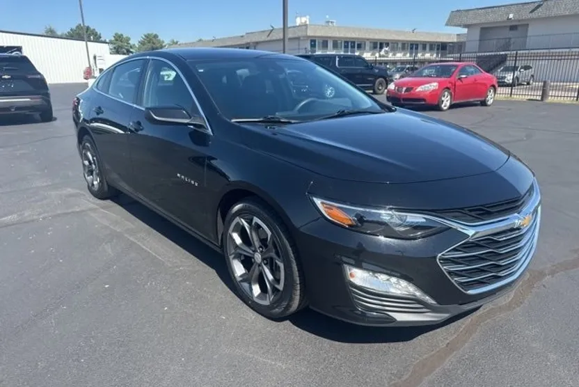 2024 Chevrolet Malibu 1LT photo 1