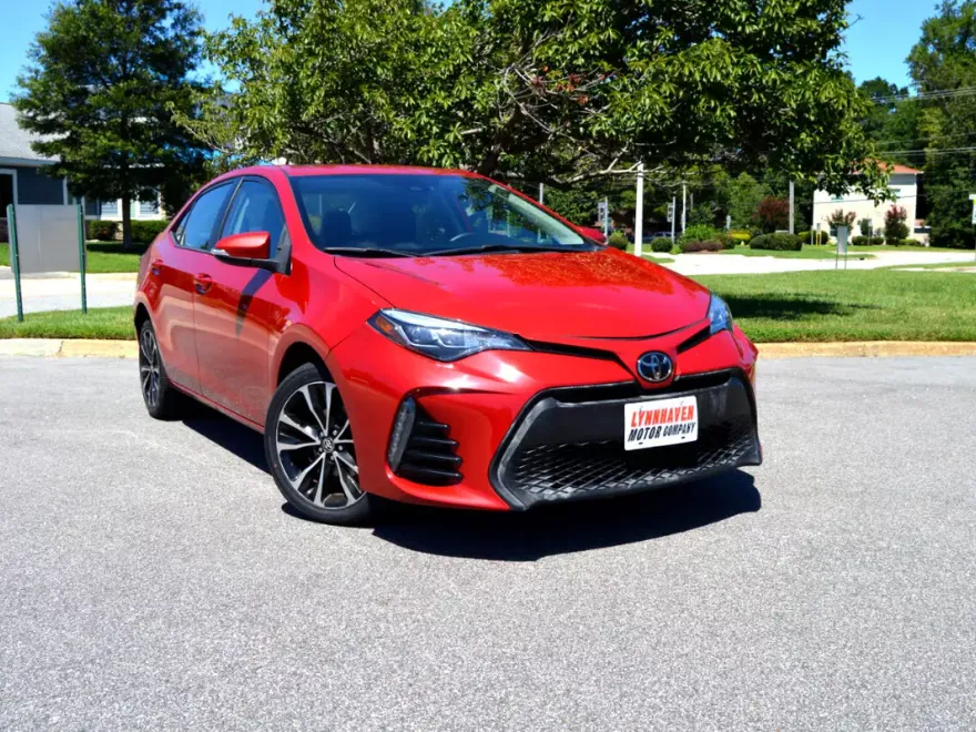 2018 Toyota Corolla SE photo 1