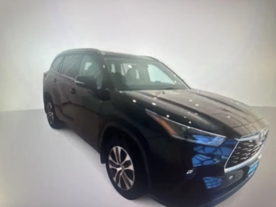 2021 Toyota Highlander XLE photo 1