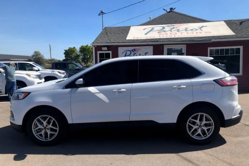 2023 Ford Edge SEL photo 1