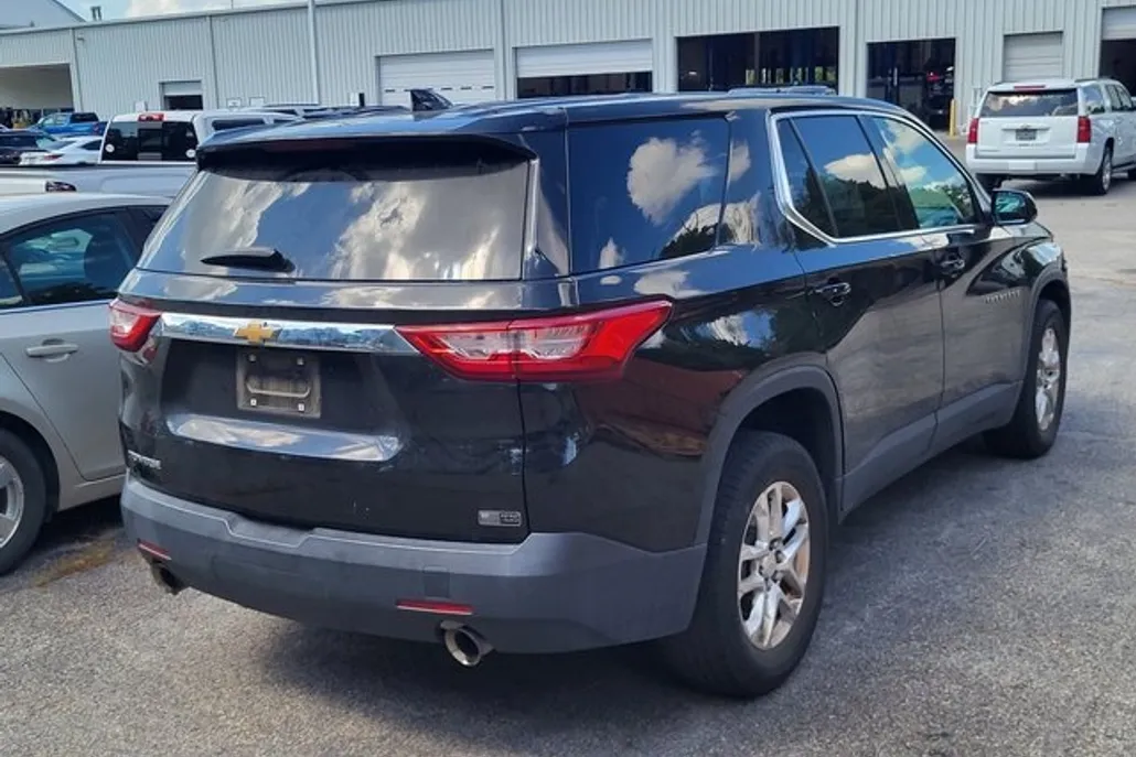 2019 Chevrolet Traverse LS photo 1