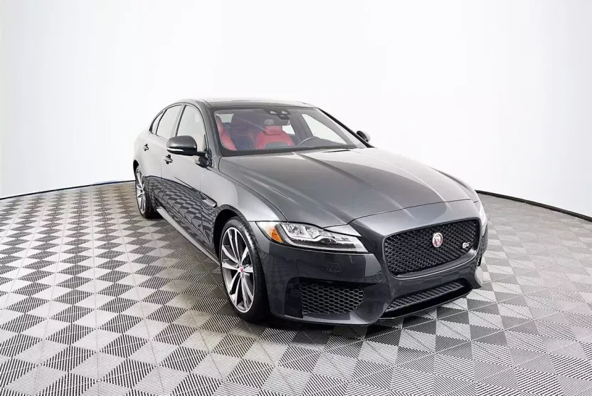 2016 Jaguar XF S photo 1