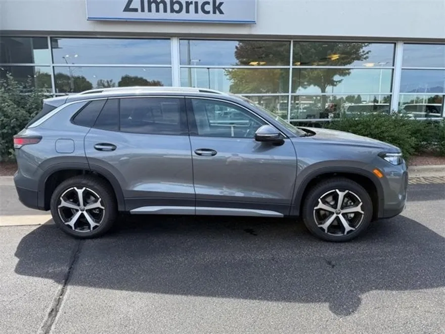 2025 Volkswagen Tiguan SE photo 1