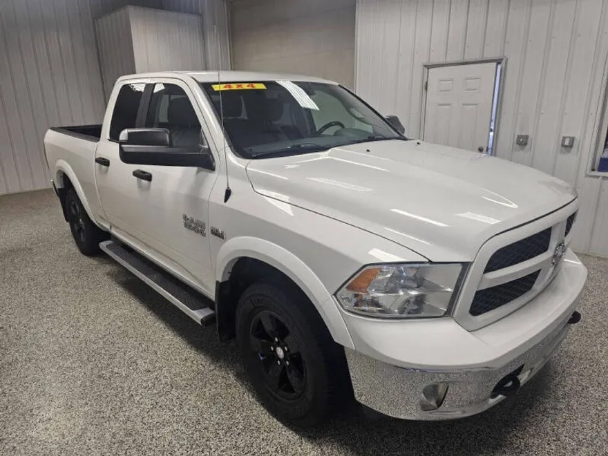 2016 Ram 1500 SLT photo 1