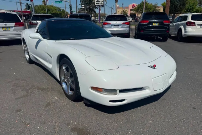 2004 Chevrolet Corvette photo 1