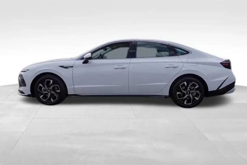 2024 Hyundai Sonata SEL photo 1