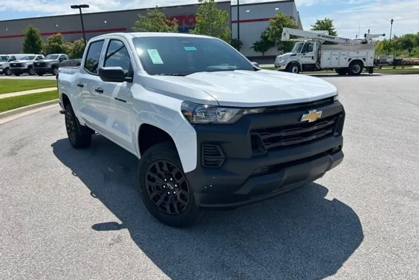 2025 Chevrolet Colorado LT photo 1