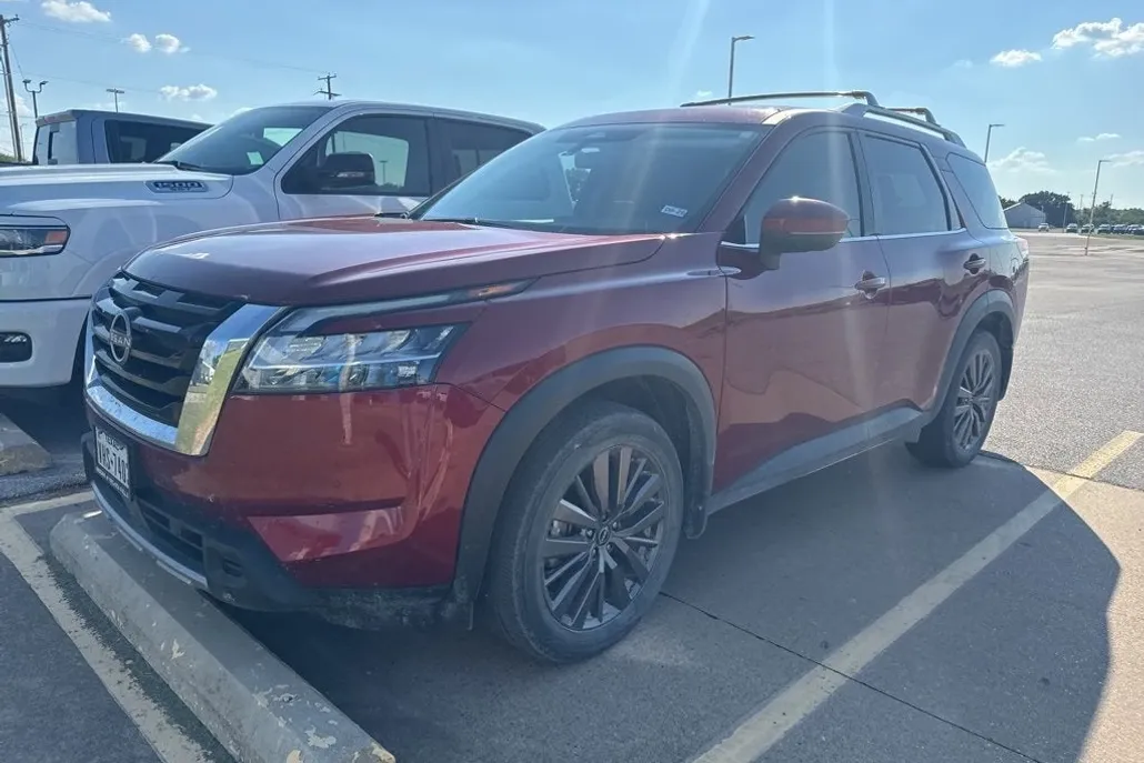 2024 Nissan Pathfinder SL photo 1