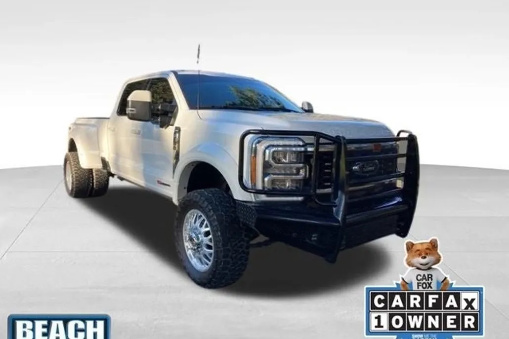 2023 Ford F-450 Lariat photo 1