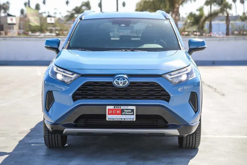 2022 Toyota RAV4 SE photo 1