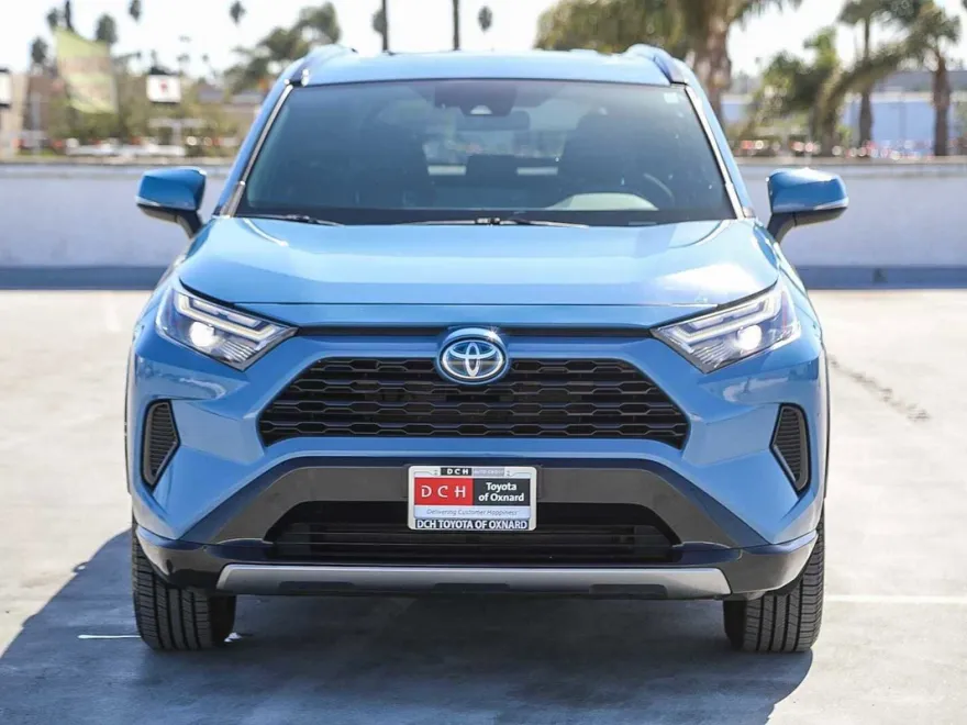 2022 Toyota RAV4 SE photo 1