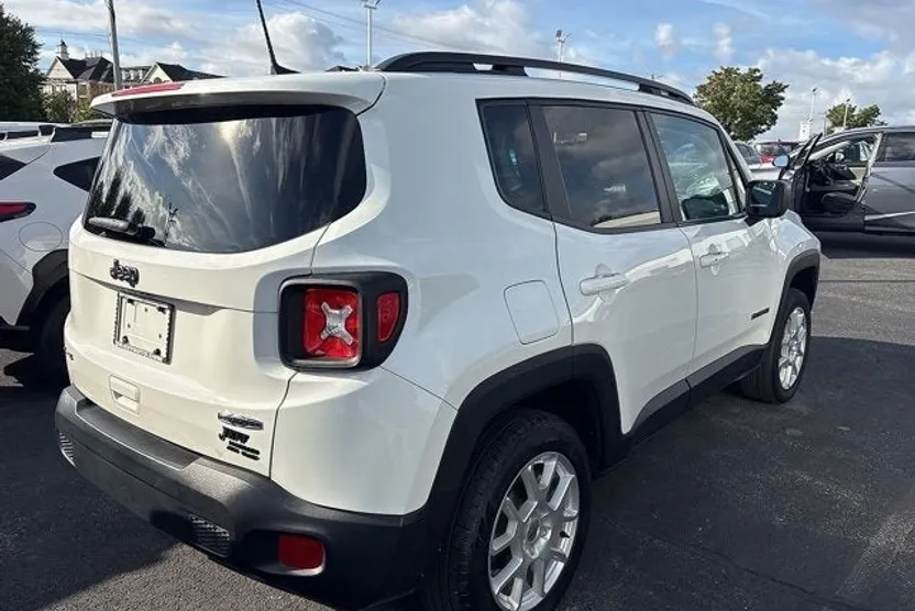2022 Jeep Renegade Latitude photo 1