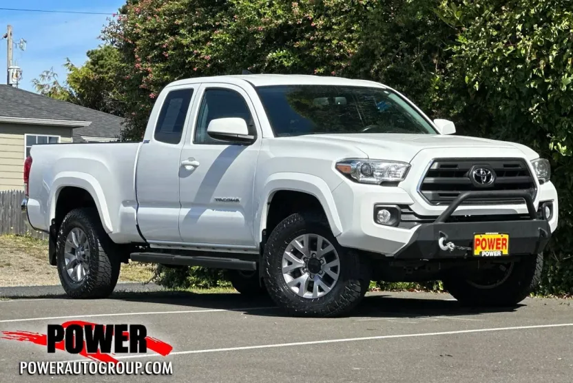 2017 Toyota Tacoma V6 photo 1