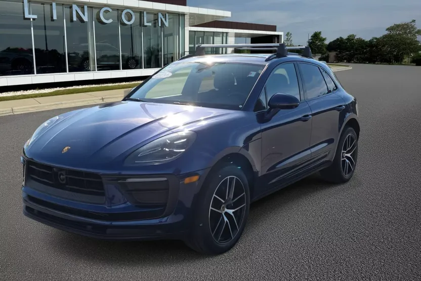 2024 Porsche Macan Base photo 1