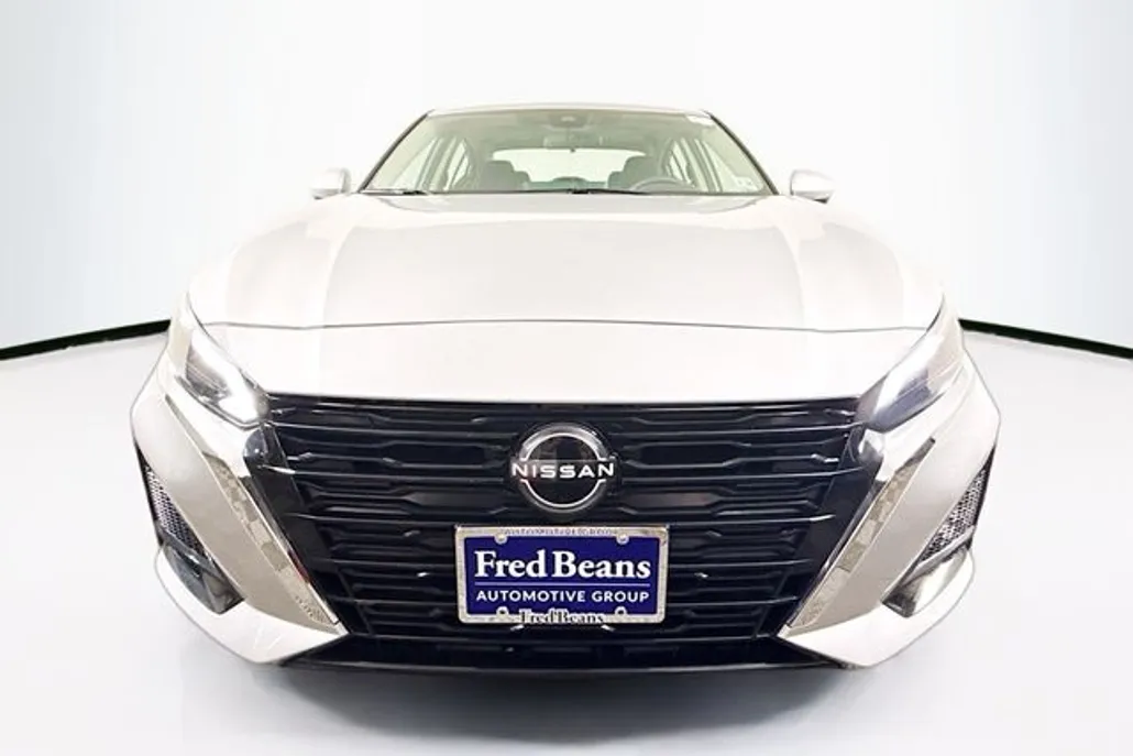 2023 Nissan Altima 2.5 SV photo 1