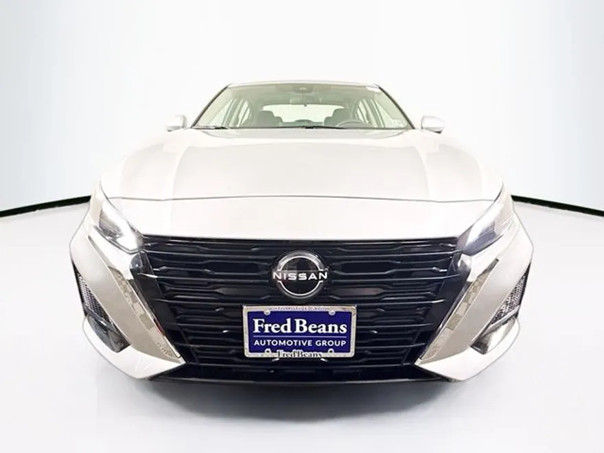 2023 Nissan Altima 2.5 SV photo 1