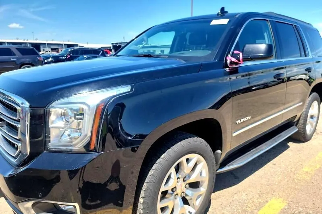 2017 Gmc Yukon SLT photo 1