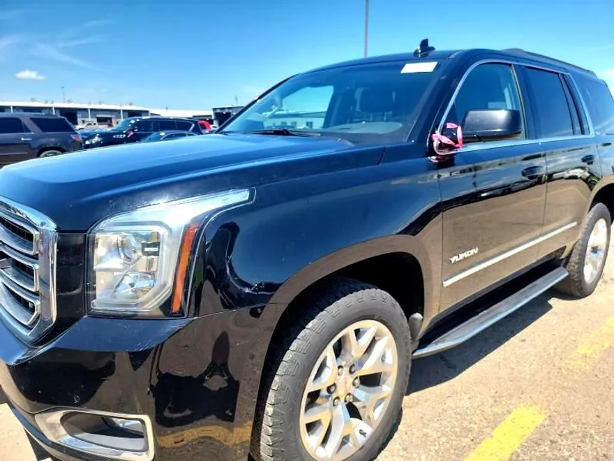 2017 Gmc Yukon SLT photo 1