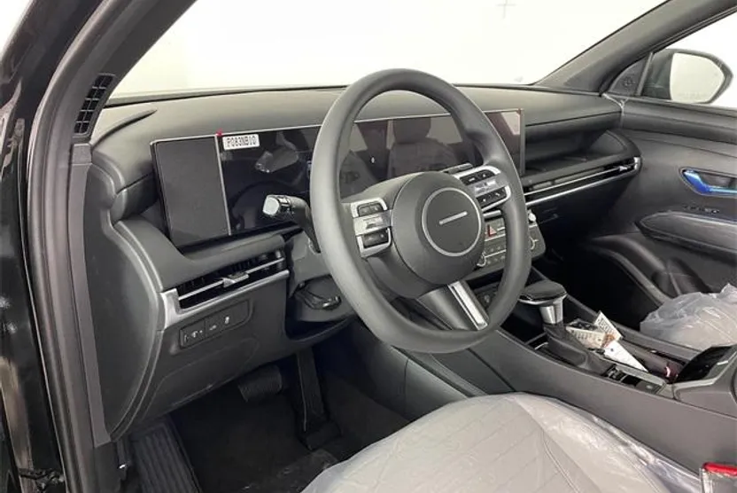 2025 Hyundai Santa Cruz SE photo 1
