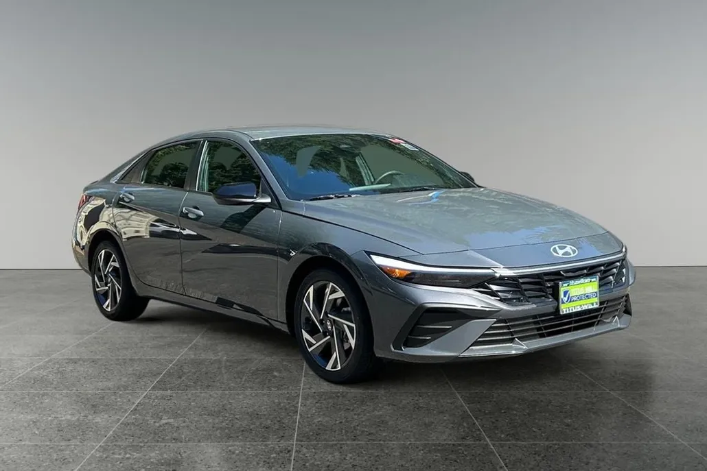 2025 Hyundai Elantra SEL Sport photo 1