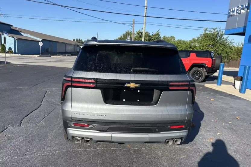 2026 Chevrolet Traverse photo 1