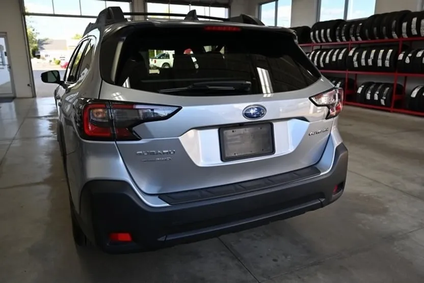 2025 Subaru Outback Premium photo 1
