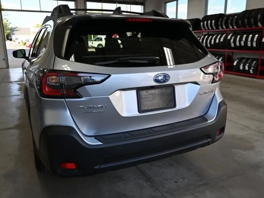 2025 Subaru Outback Premium photo 1