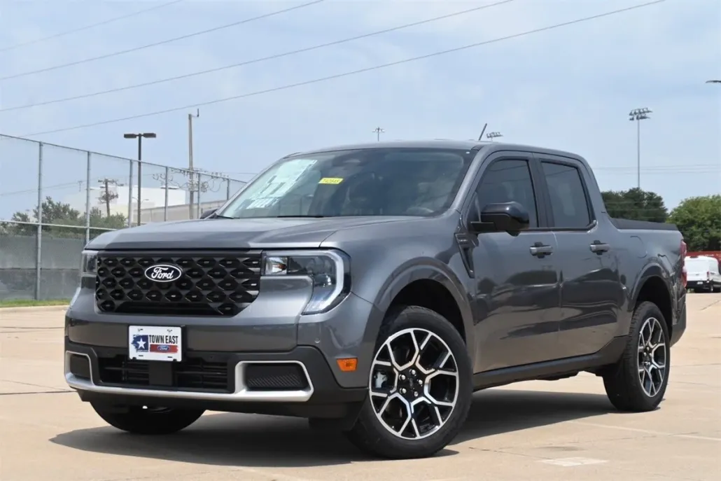2025 Ford Maverick Lariat photo 1
