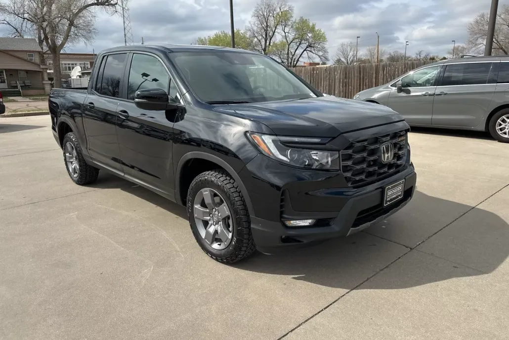 2025 Honda Ridgeline TrailSport photo 1