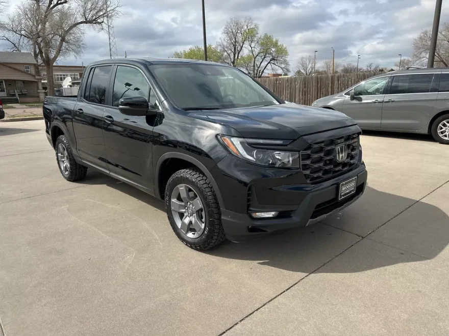 2025 Honda Ridgeline TrailSport photo 1