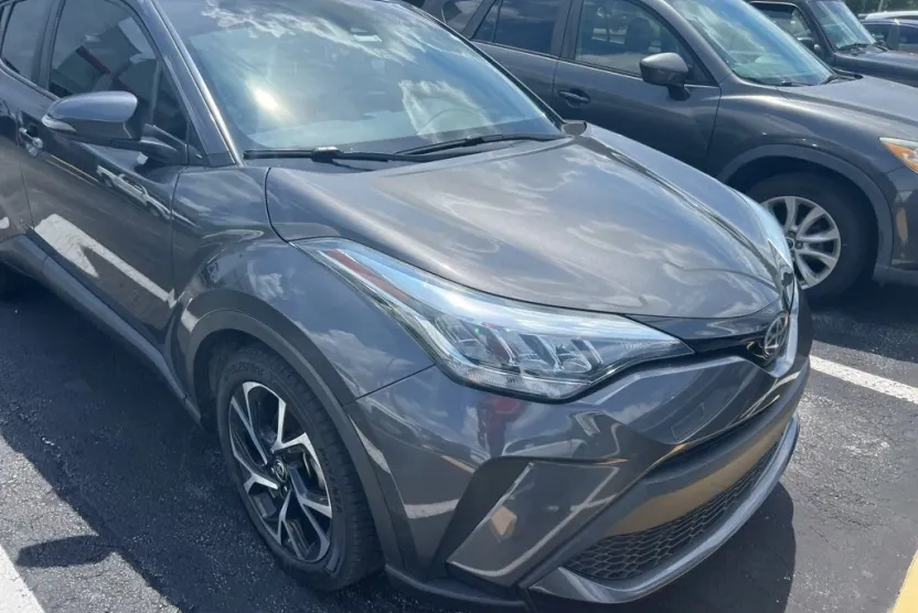 2021 Toyota C-HR XLE photo 1
